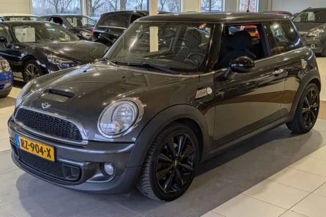 MINI Cooper S (2011) thumbnail 2