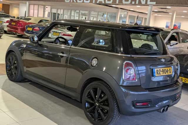 MINI Cooper S (2011) thumbnail 3