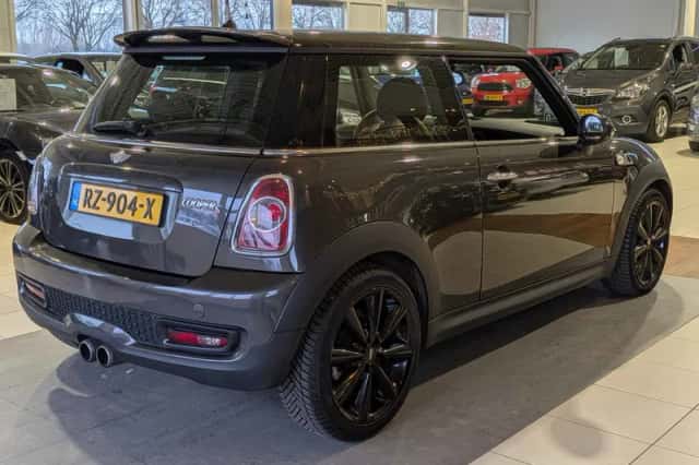 MINI Cooper S (2011) thumbnail 4