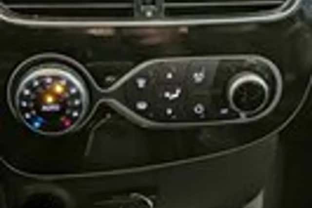 Renault Clio (2017) thumbnail 21