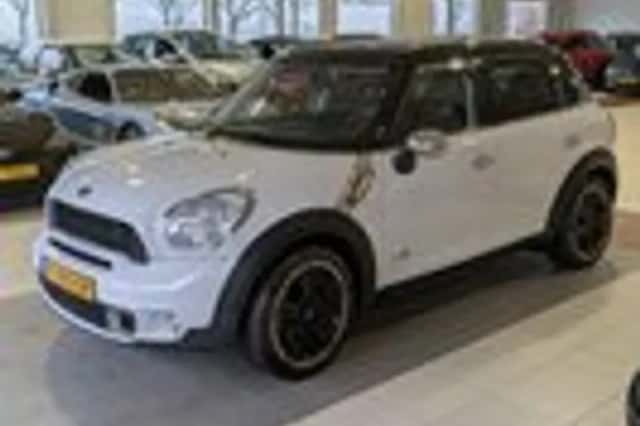 MINI Countryman (2010) thumbnail 2
