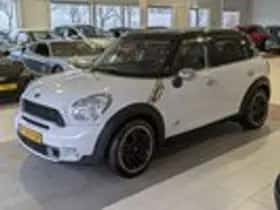 MINI Countryman (2010) thumbnail 2