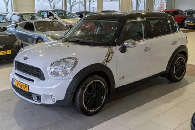 MINI Countryman (2010) thumbnail 2