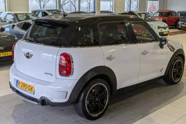 MINI Countryman (2010) thumbnail 4