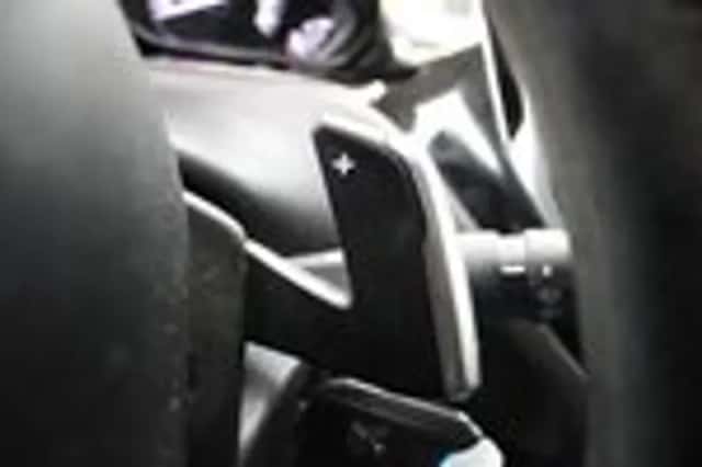Peugeot 208 (2018) thumbnail 17