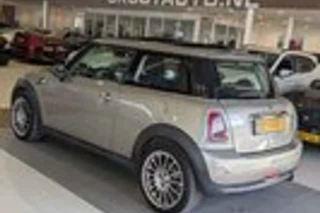 MINI Mini (2010) thumbnail 3