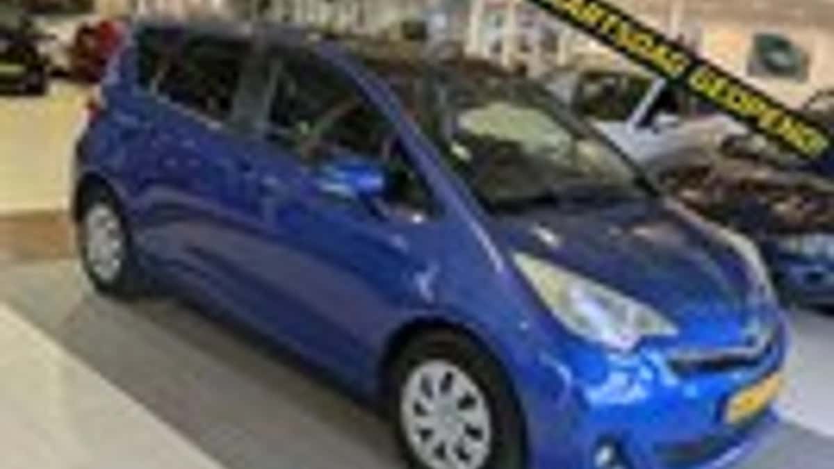 Toyota Verso-S (2011) — foto 1