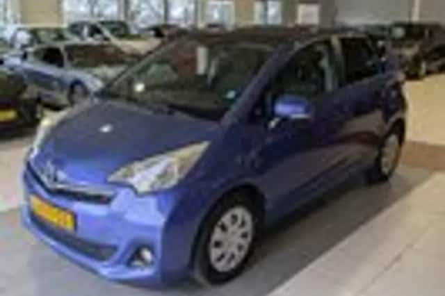 Toyota Verso-S (2011) thumbnail 2