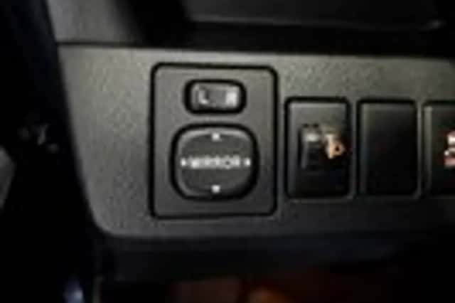 Toyota Verso-S (2011) thumbnail 12