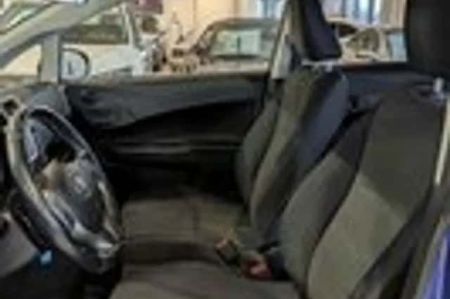 Toyota Verso-S (2011) thumbnail 6