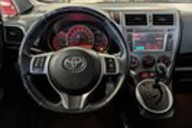Toyota Verso-S (2011) thumbnail 9