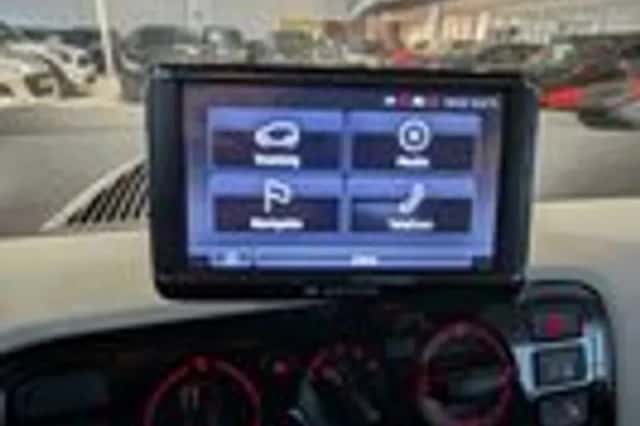 Volkswagen Up! (2012) thumbnail 12