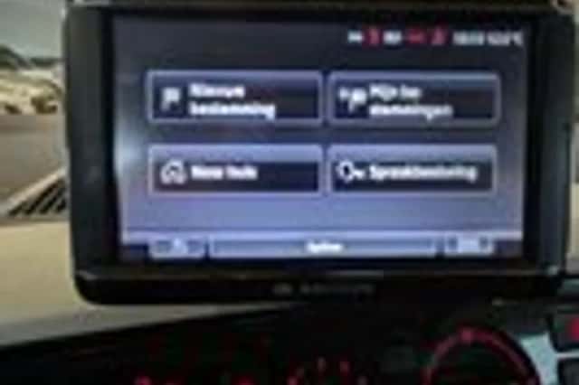 Volkswagen Up! (2012) thumbnail 13