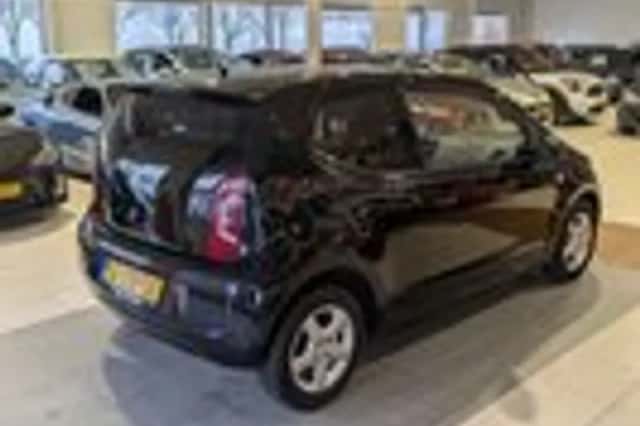 Volkswagen Up! (2012) thumbnail 4