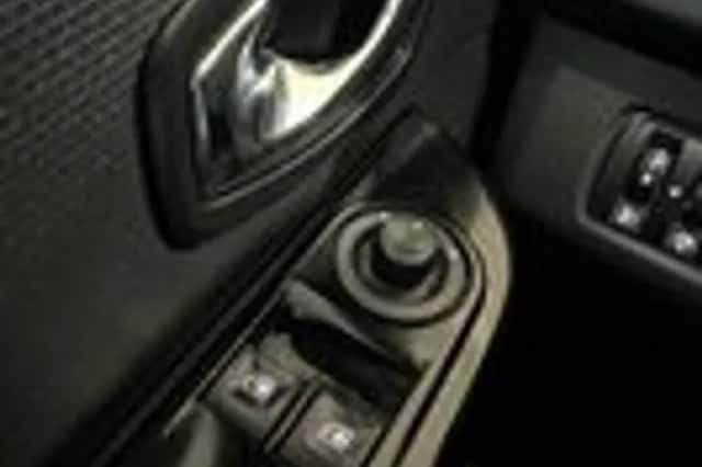Renault Clio (2015) thumbnail 11