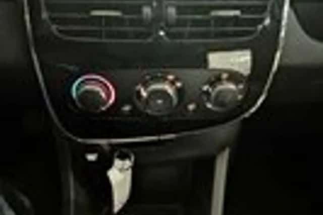 Renault Clio (2015) thumbnail 16