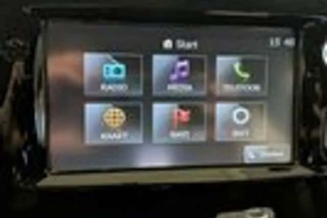 Renault Clio (2015) thumbnail 18