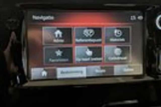 Renault Clio (2015) thumbnail 19