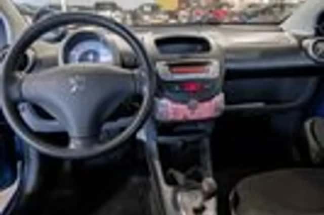 Peugeot 107 (2010) thumbnail 8