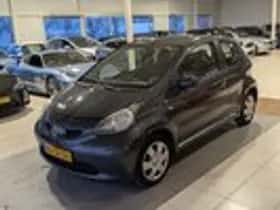 Toyota Aygo (2006) thumbnail 2