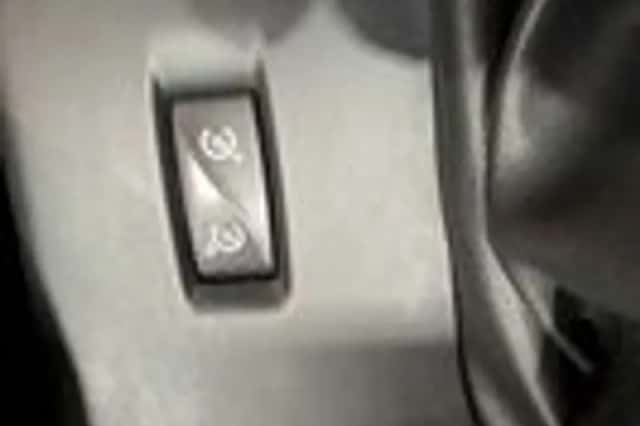 Renault Mégane (2014) thumbnail 17