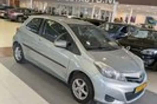 Toyota Yaris (2012) thumbnail 1