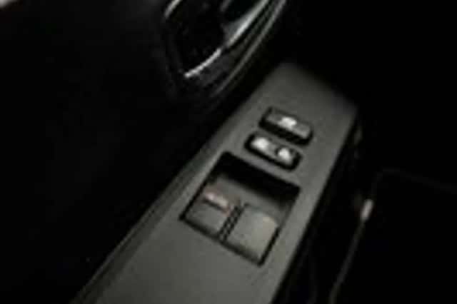 Toyota Yaris (2012) thumbnail 11