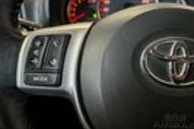 Toyota Yaris (2012) thumbnail 14