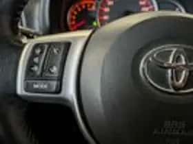 Toyota Yaris (2012) thumbnail 14