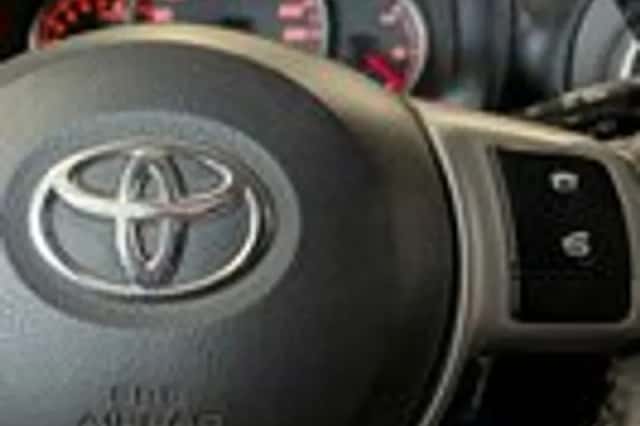 Toyota Yaris (2012) thumbnail 15