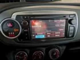 Toyota Yaris (2012) thumbnail 16