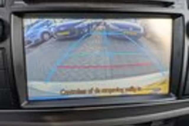 Toyota Yaris (2012) thumbnail 18