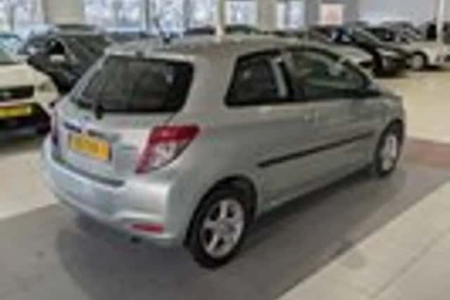 Toyota Yaris (2012) thumbnail 4