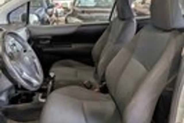 Toyota Yaris (2012) thumbnail 6
