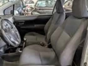 Toyota Yaris (2012) thumbnail 6