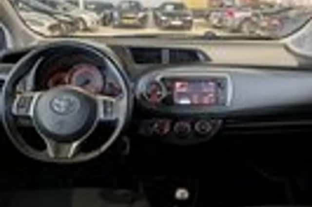 Toyota Yaris (2012) thumbnail 9