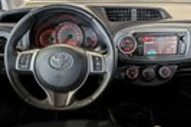 Toyota Yaris (2012) thumbnail 10