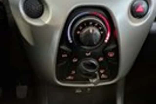 Toyota Aygo (2014) thumbnail 18