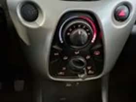 Toyota Aygo (2014) thumbnail 18