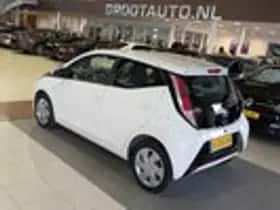 Toyota Aygo (2014) thumbnail 3