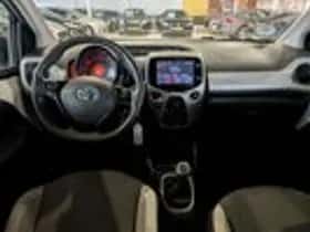Toyota Aygo (2014) thumbnail 8
