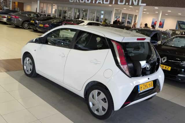 Toyota Aygo (2014) thumbnail 3