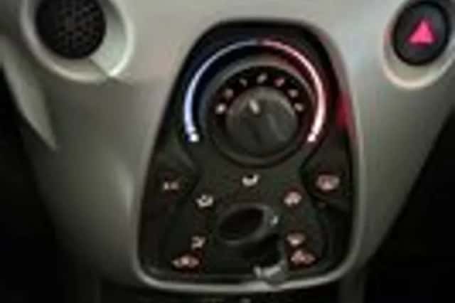 Peugeot 108 (2014) thumbnail 16
