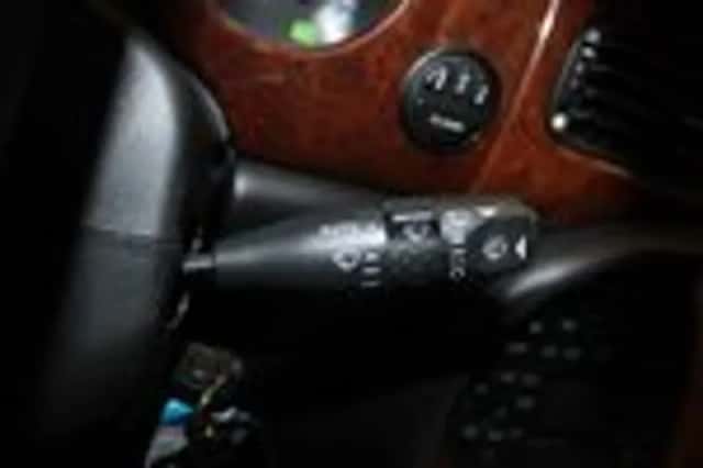 Jaguar XJR (2000) thumbnail 14