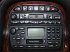 Jaguar XJR (2000) thumbnail 16