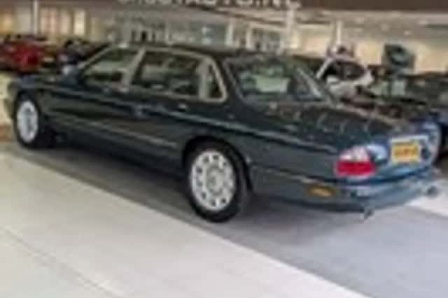 Jaguar XJR (2000) thumbnail 3