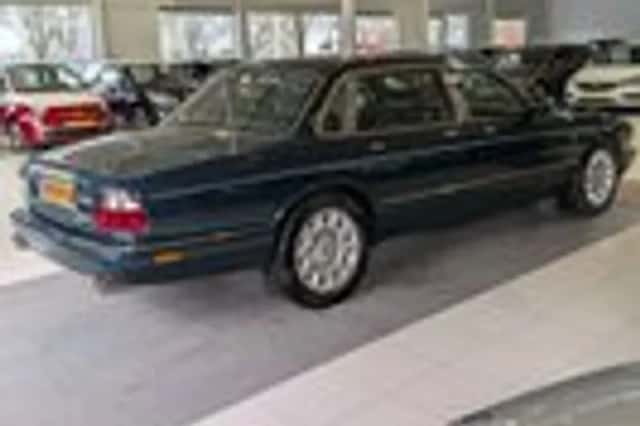 Jaguar XJR (2000) thumbnail 4
