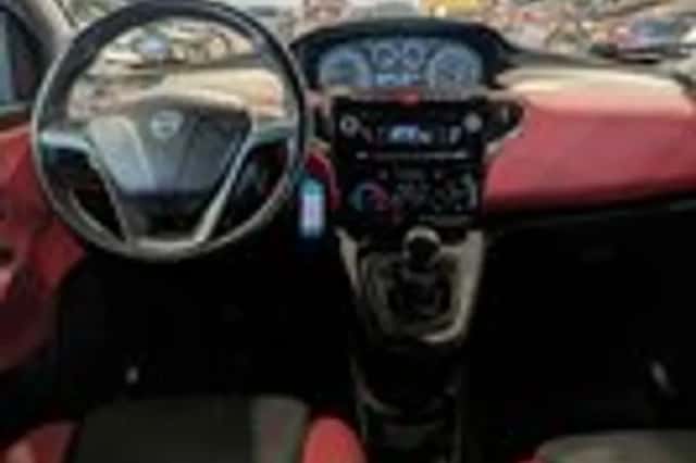 Lancia Ypsilon (2013) thumbnail 9