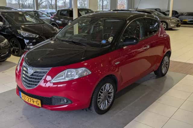 Lancia Ypsilon (2013) thumbnail 2