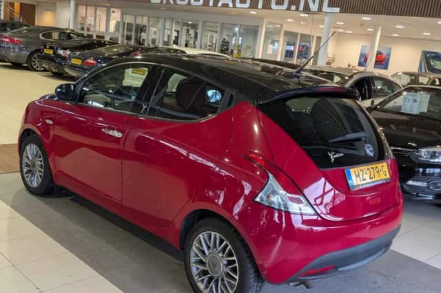 Lancia Ypsilon (2013) thumbnail 3